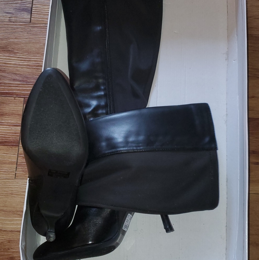 Wide leg heel boots
